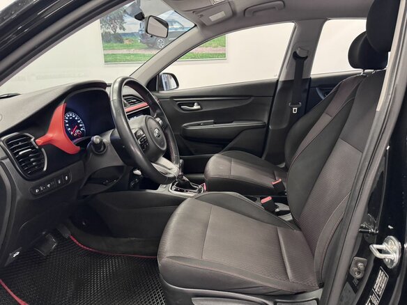 2020 Kia Rio IV Рестайлинг, чёрный, 1619000 рублей - вид 6