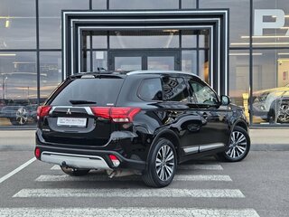 2021 Mitsubishi Outlander III Рестайлинг 3, чёрный, 2587000 рублей, вид 4