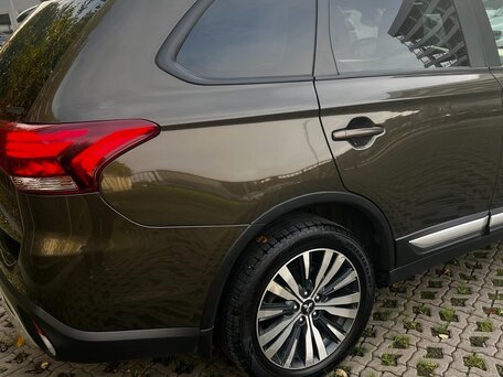 2020 Mitsubishi Outlander III Рестайлинг 3, коричневый, 2050000 рублей, вид 3