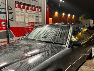1992 Mercedes-Benz W124 230, синий, 300000 рублей, вид 1