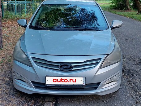 2015 Hyundai Solaris I Рестайлинг, серебристый, 520000 рублей, вид 3