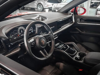 2023 Porsche Cayenne S Coupé III Рестайлинг, красный, 15990000 рублей, вид 4