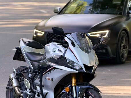 2020 Yamaha YZF-R3, серебристый, 535000 рублей, вид 2