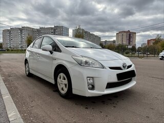 2010 Toyota Prius III (XW30), белый, 1320000 рублей, вид 4