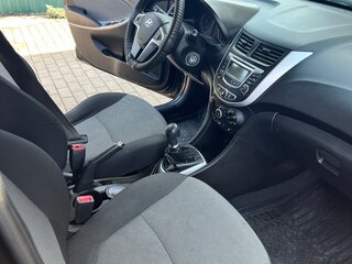 2013 Hyundai Solaris I, чёрный, 700000 рублей, вид 5