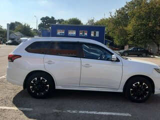 2022 Mitsubishi Outlander III Рестайлинг 3, белый, 2400000 рублей, вид 3