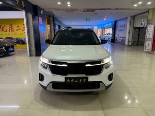 2023 Kia Seltos I Рестайлинг, белый, 1539900 рублей, вид 1