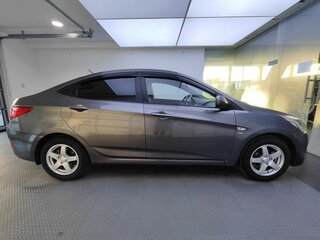 2014 Hyundai Solaris I Рестайлинг, серый, 940000 рублей, вид 4