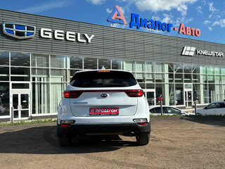 2021 Kia Sportage IV Рестайлинг, белый, 1880000 рублей, вид 5