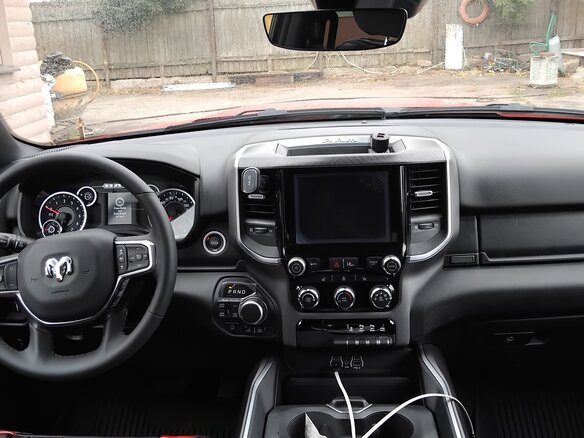 2025 Ram 1500 Crew Cab eTorque V Рестайлинг, красный, 5500000 рублей - вид 7