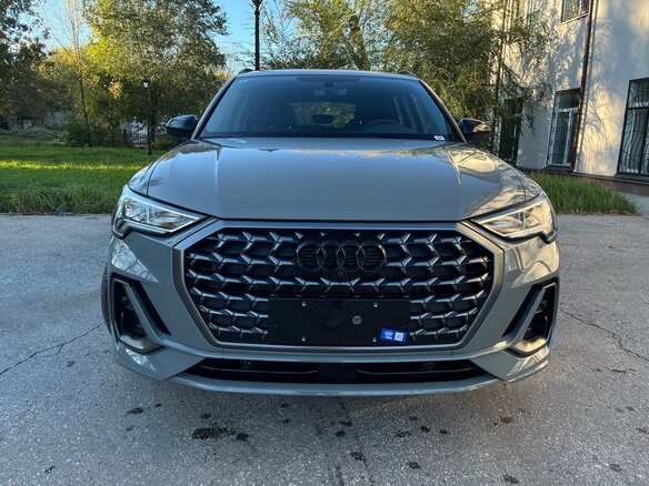 2026 Audi Q3 35 TFSI II (F3), серебристый, 3650000 рублей - вид 2