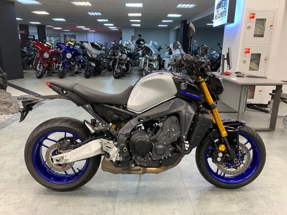 2023 Yamaha MT-09 (FZ-09), серый, 1170000 рублей