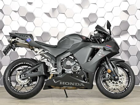 2025 Honda CBR 600RR, чёрный, 1577000 рублей, вид 3