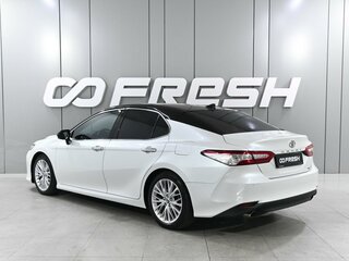 2018 Toyota Camry VIII (XV70), белый, 3095000 рублей, вид 2