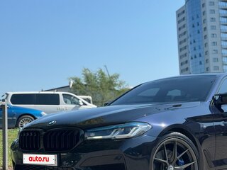 2017 BMW 5 серии 530d xDrive VII (G30/G31/G38), синий, 4500000 рублей, вид 4