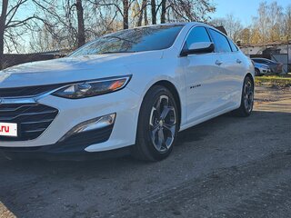 2022 Chevrolet Malibu IX Рестайлинг, белый, 1300000 рублей, вид 1