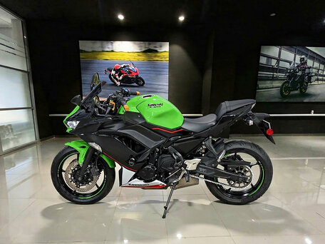 2021 Kawasaki Ninja 650, зелёный, 670000 рублей, вид 4
