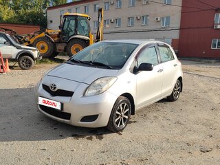 2008 Toyota Yaris II, серебристый, 525000 рублей, вид 2