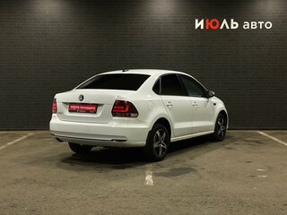 2018 Volkswagen Polo V Рестайлинг, белый, 950000 рублей, вид 2