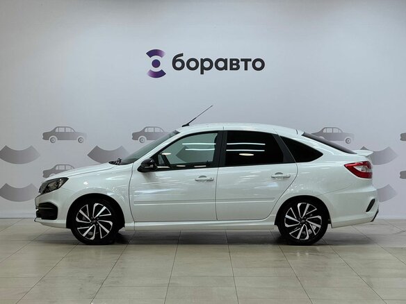 2026 Lada (ВАЗ) Granta Sport I Рестайлинг, белый, 1556000 рублей - вид 6