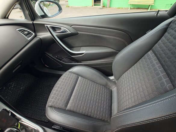 2014 Opel Astra GTC J Рестайлинг, белый, 950000 рублей - вид 8