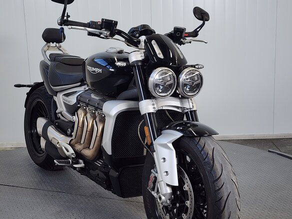 2020 Triumph Rocket 3, чёрный, 1769000 рублей - вид 2
