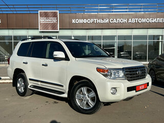 2013 Toyota Land Cruiser 200 Series Рестайлинг 1, белый, 3885000 рублей, вид 3