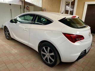 2013 Opel Astra GTC J Рестайлинг, белый, 770000 рублей, вид 2