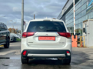 2018 Mitsubishi Outlander III Рестайлинг 3, белый, 1949000 рублей, вид 5