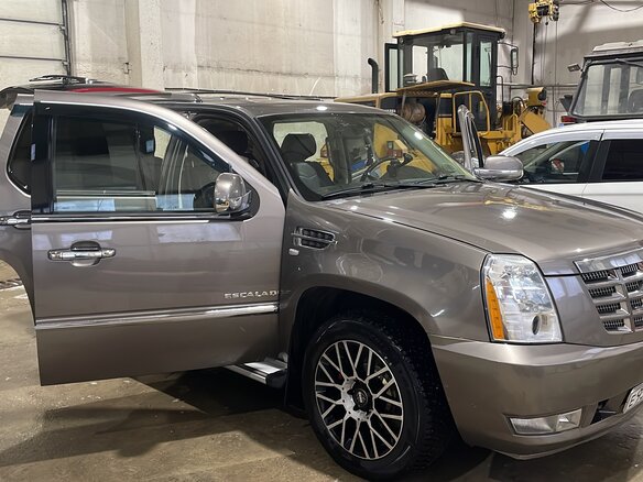 2011 Cadillac Escalade III, коричневый, 1800000 рублей - вид 1