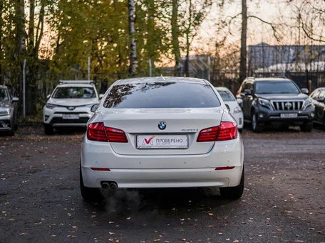 2013 BMW 5 серии 520i VI (F10/F11/F07), белый, 1444000 рублей, вид 4