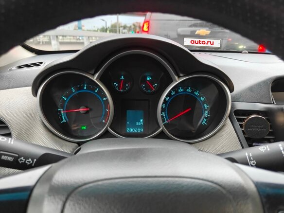 2010 Chevrolet Cruze I, бежевый, 540000 рублей - вид 9