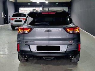 2022 Chevrolet TrailBlazer III, серый, 1799000 рублей, вид 3