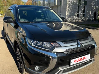 2020 Mitsubishi Outlander III Рестайлинг 3, чёрный, 2300000 рублей, вид 2