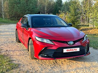 2021 Toyota Camry VIII (XV70) Рестайлинг, красный, 3300000 рублей, вид 2