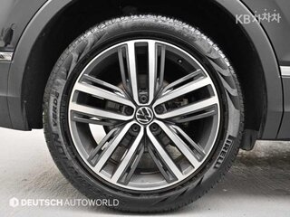 2023 Volkswagen Tiguan Allspace II Рестайлинг, чёрный, 2980020 рублей, вид 5
