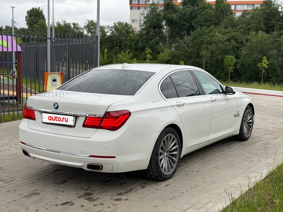 2013 BMW 7 серии 740d xDrive V (F01/F02/F04) Рестайлинг, белый, 2088000 рублей - вид 6