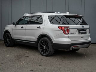 2016 Ford Explorer V Рестайлинг, белый, 1889000 рублей, вид 2