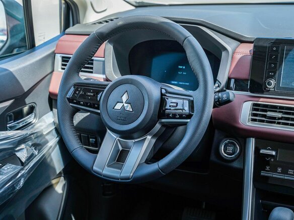 2025 Mitsubishi Xpander Cross I Рестайлинг 2, серебристый, 2850000 рублей - вид 8