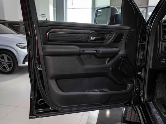 2026 Ram 1500 Crew Cab eTorque V Рестайлинг, чёрный, 11494964 рублей - вид 7