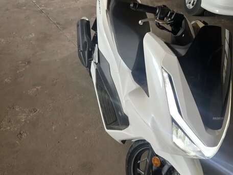 2025 Honda PCX 160, белый, 550000 рублей, вид 3