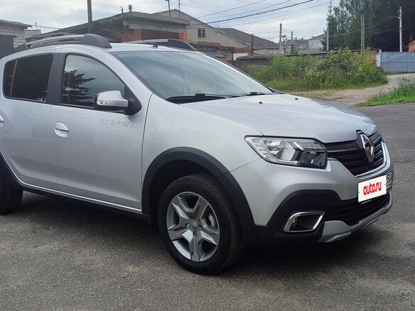 2020 Renault Sandero Stepway II Рестайлинг, серый - вид 2