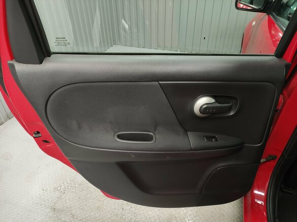 2009 Nissan Note I Рестайлинг, красный - вид 14