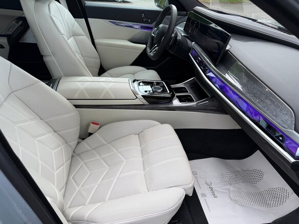 2022 BMW 7 серии 760i xDrive VII (G70), серый, 14999999 рублей - вид 8