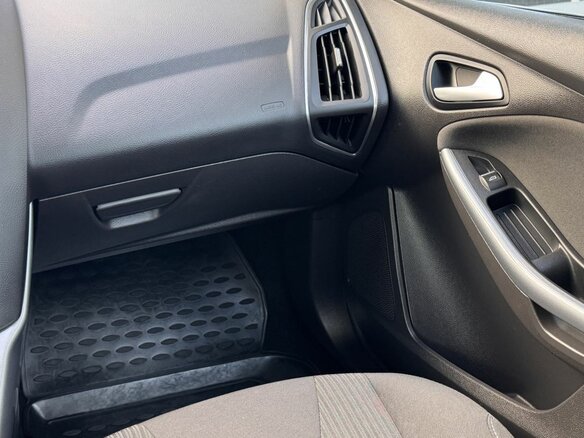 2014 Ford Focus III, красный - вид 16