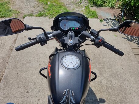 2020 Bajaj Pulsar 180, чёрный, 148000 рублей, вид 4