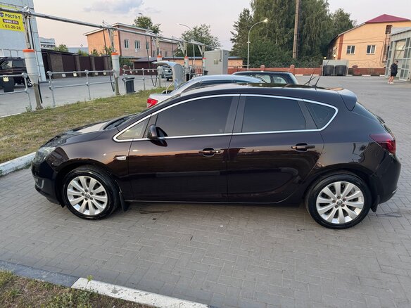 2015 Opel Astra J Рестайлинг, коричневый, 970000 рублей - вид 12