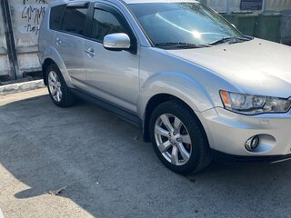 2010 Mitsubishi Outlander II Рестайлинг, серебристый, 1050000 рублей, вид 3
