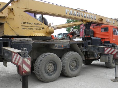 2009 КамАЗ 43118, розовый, 2600000 рублей, вид 1