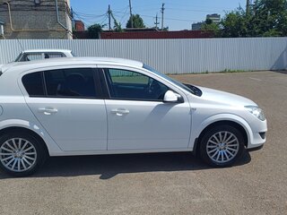 2011 Opel Astra H Рестайлинг, белый, 750000 рублей, вид 2